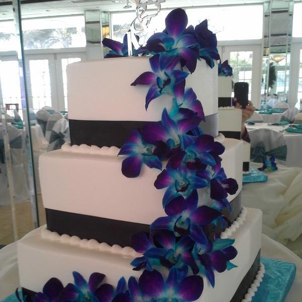 A Special Touch - Cakes By Carolynn