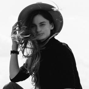 Daria Tapesh Daria Tapesh